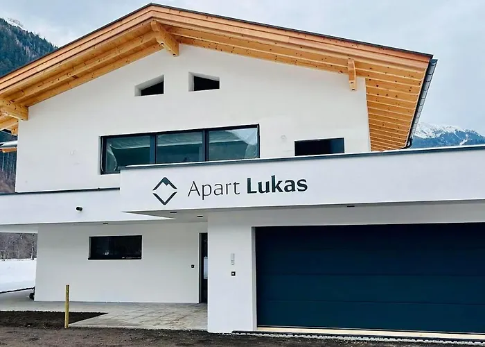 Lukas *